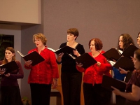 Loose Threads sopranos singing